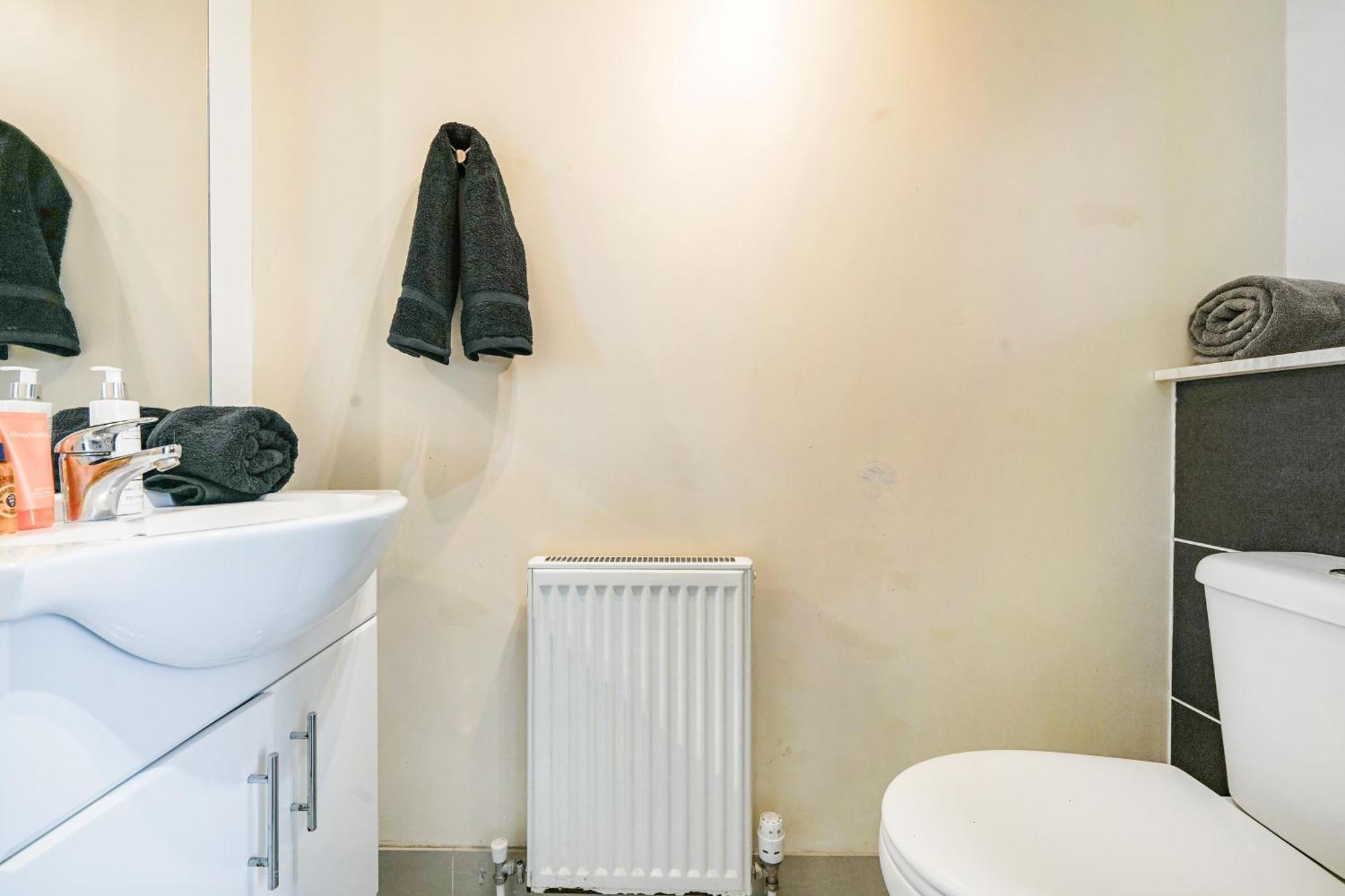 Spa Shower I 4Bed 3Bath I Sleeps X9 I Parking X2 إلستري المظهر الخارجي الصورة