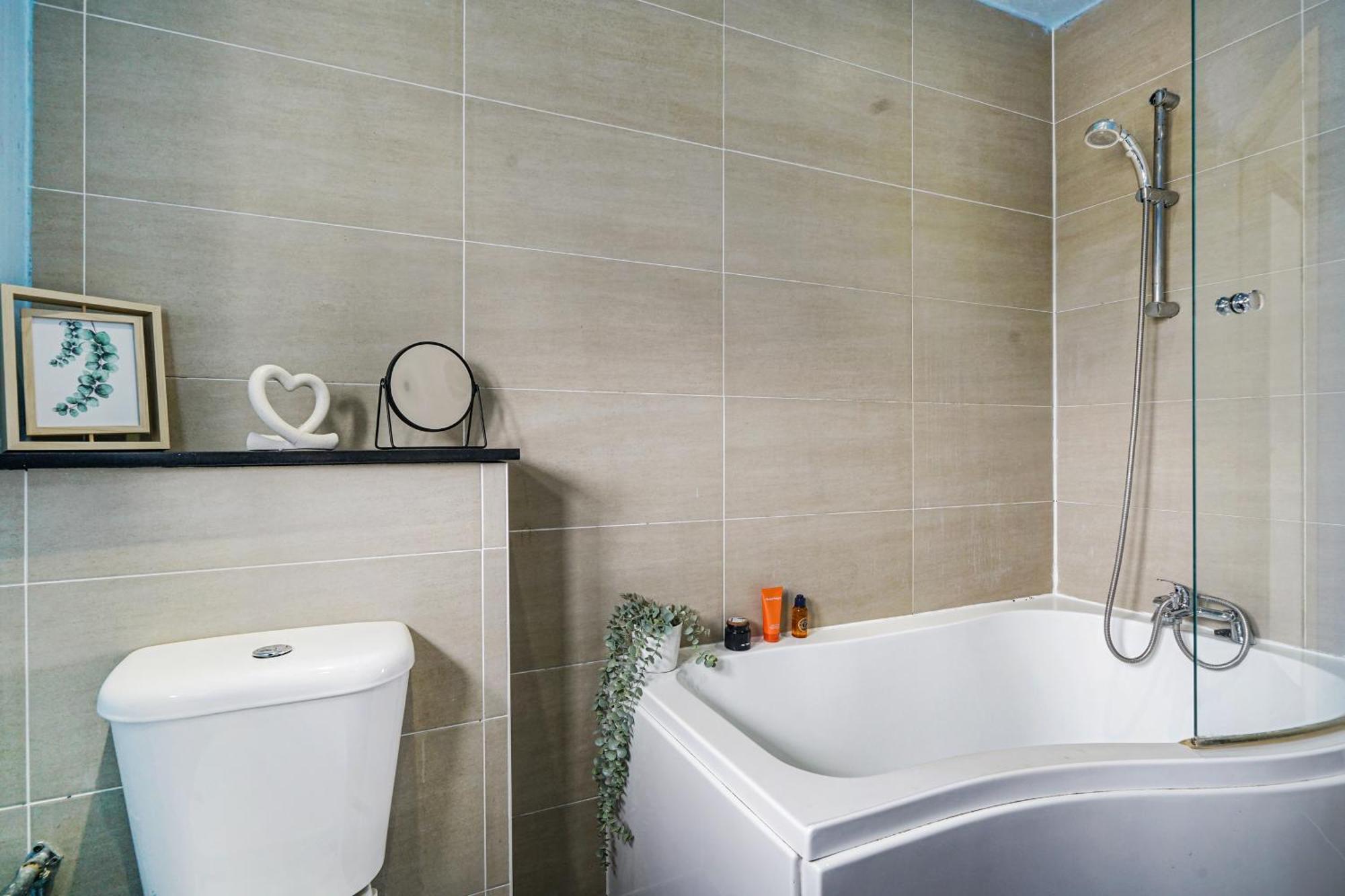 Spa Shower I 4Bed 3Bath I Sleeps X9 I Parking X2 إلستري المظهر الخارجي الصورة